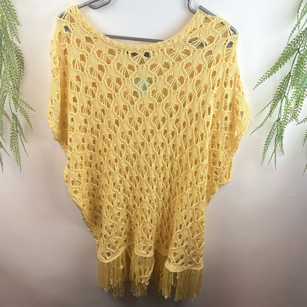Point Zero poncho. Soft and fabulous canary yellow crochet type knit size 1x